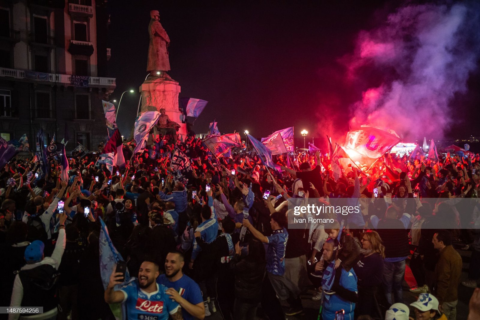 napoli-fans-celebrate-winning-serie-a.jpg