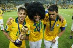 Thiago-Silva-posando-junto-a-l_54376498161_54115221154_600_396.jpg