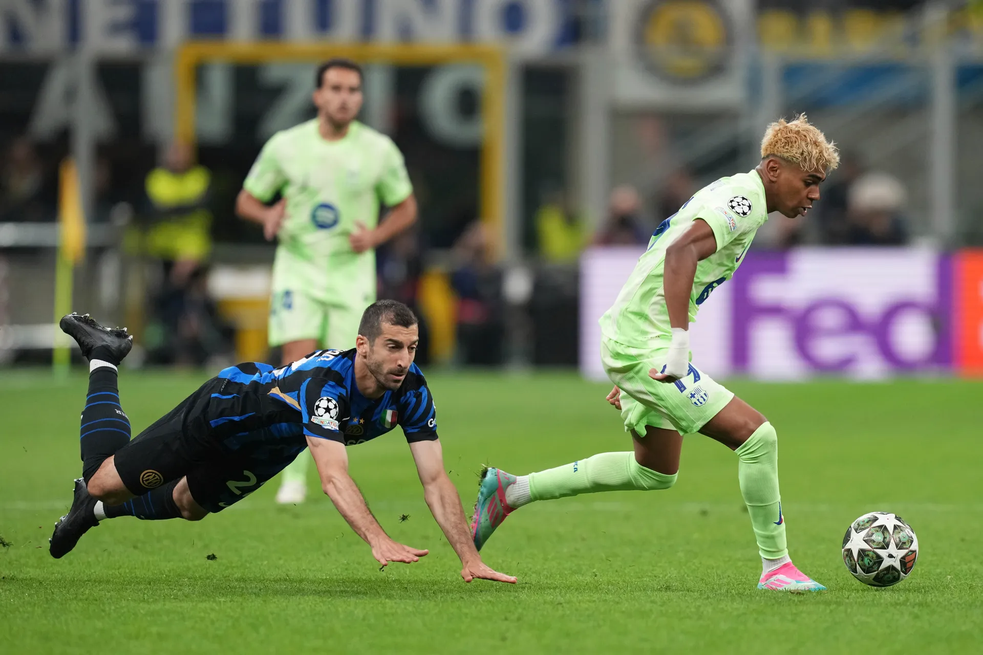 Lamine yamal vs Mkhitaryan