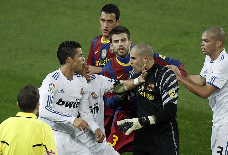 Victor Valdes hit Ronaldo