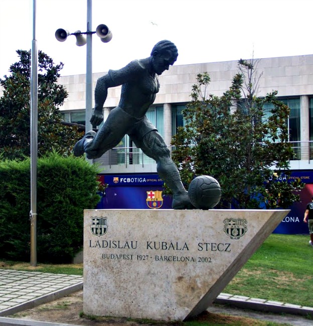 Kubala-tuong-ngoai-san-Camp-Nou