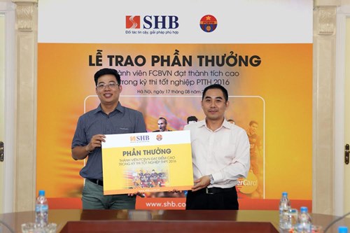 fcbvn-trao-thuong-hoc-sinh-barcamania-thi-thpt-quoc-gia-2016-1